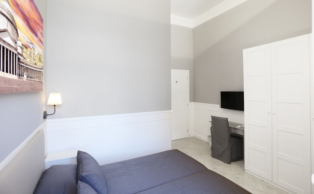 Фото Piazza Bovio 22