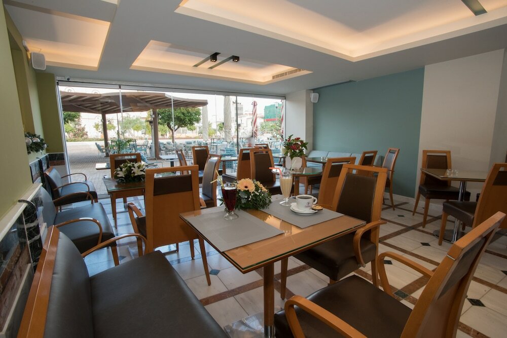 Фото Morfeas Hotel