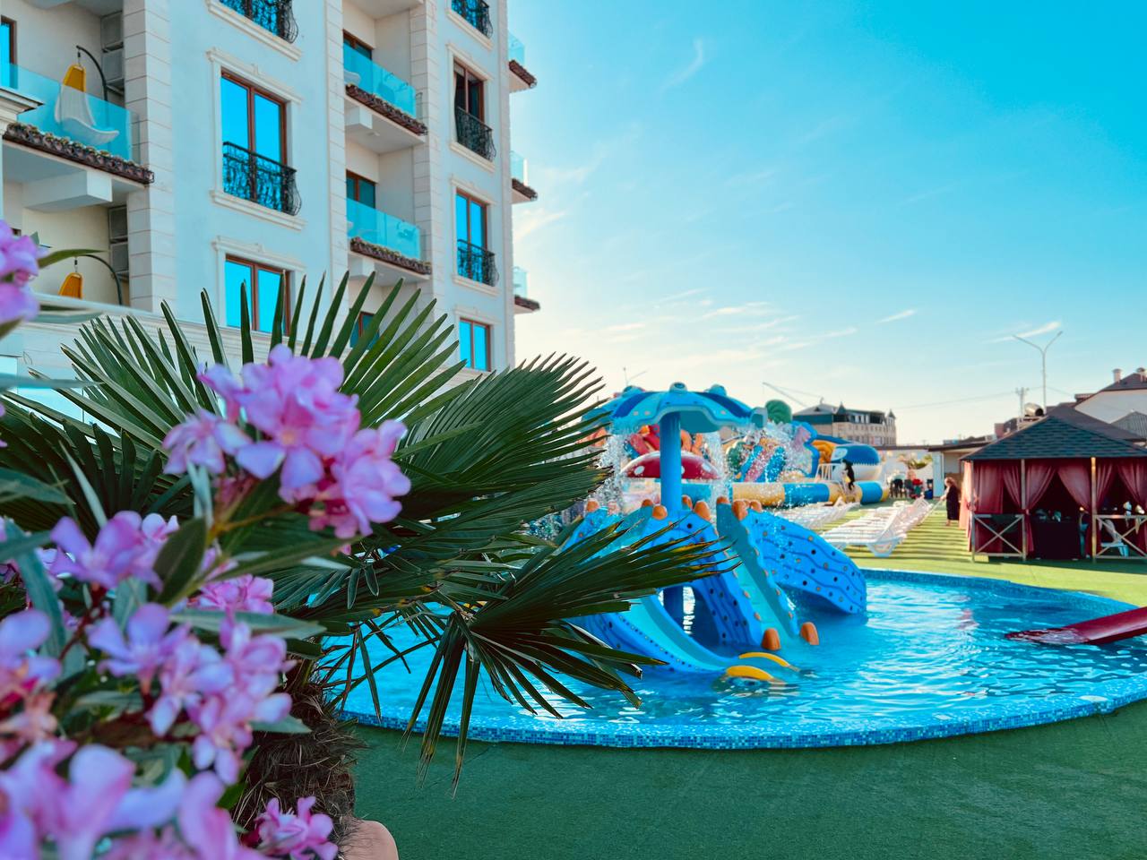 Фото отеля 2