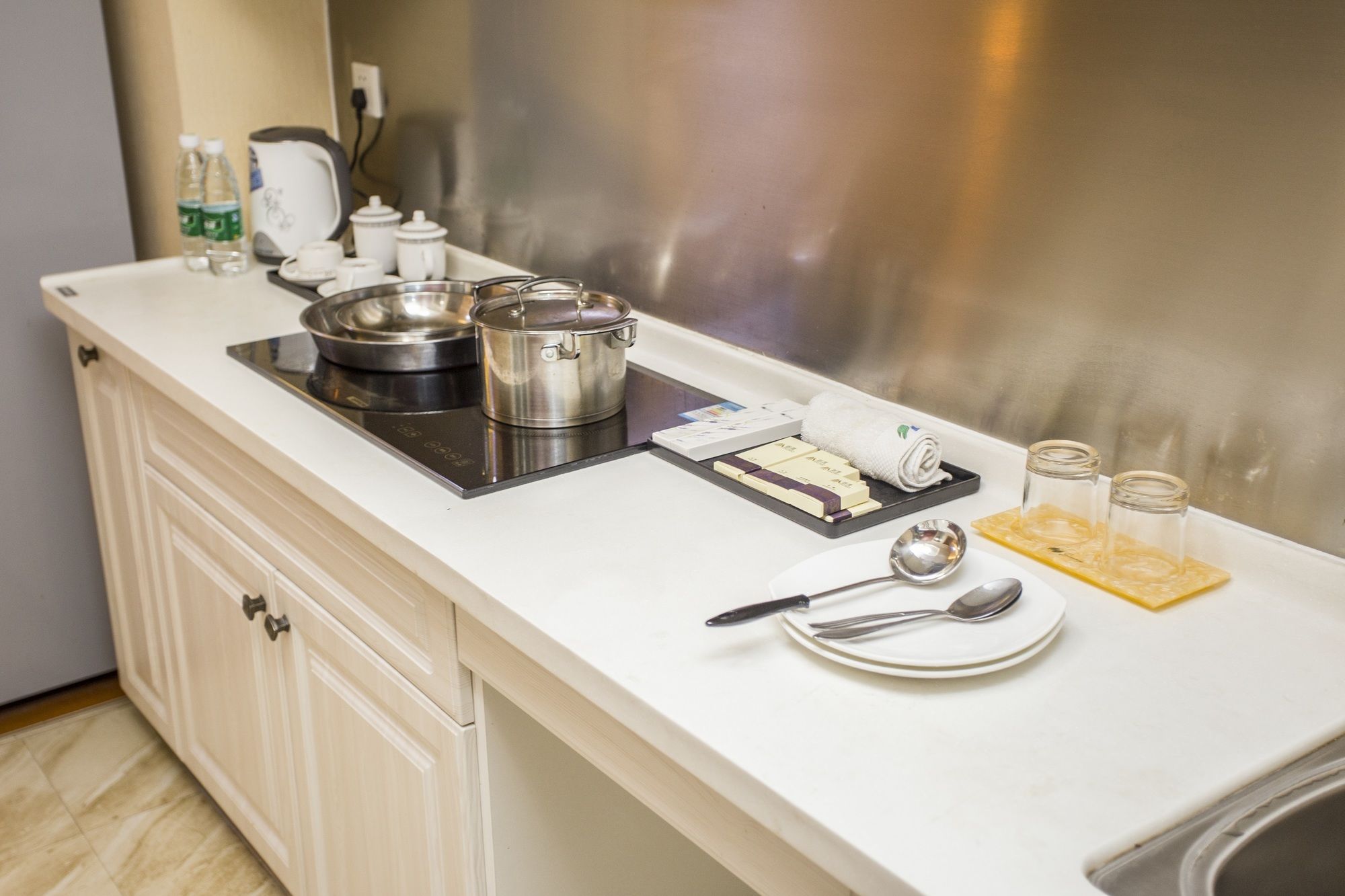 Фото Nomo Service Apartment The Legend