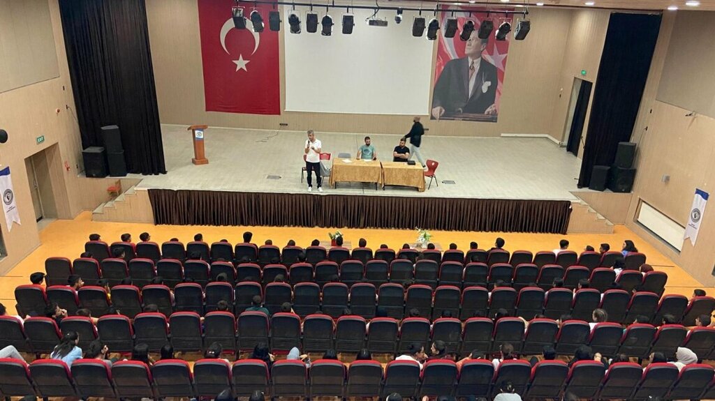 School Ataturk Middle School, Batman, photo