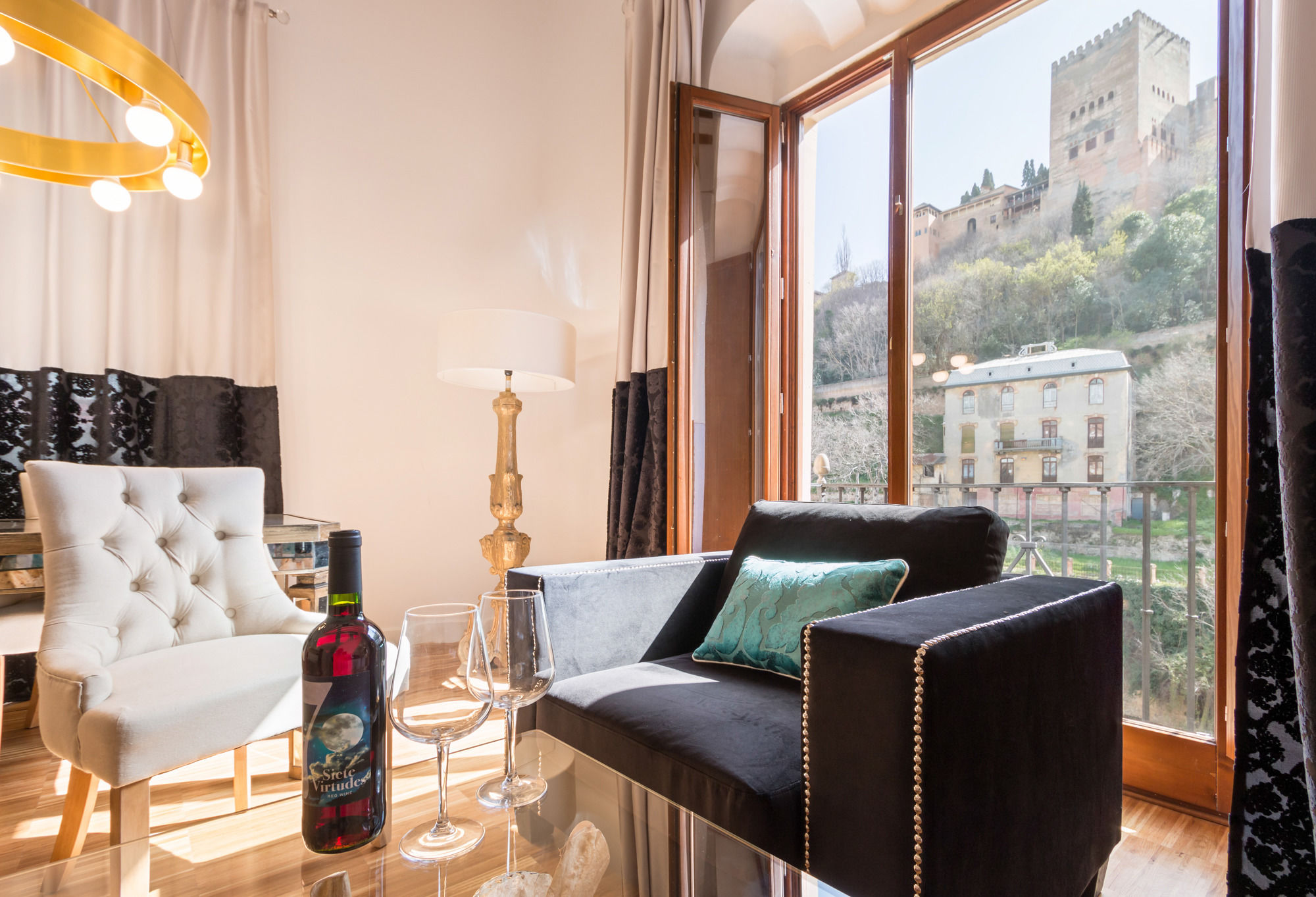 Фото Oro Del Darro Suites