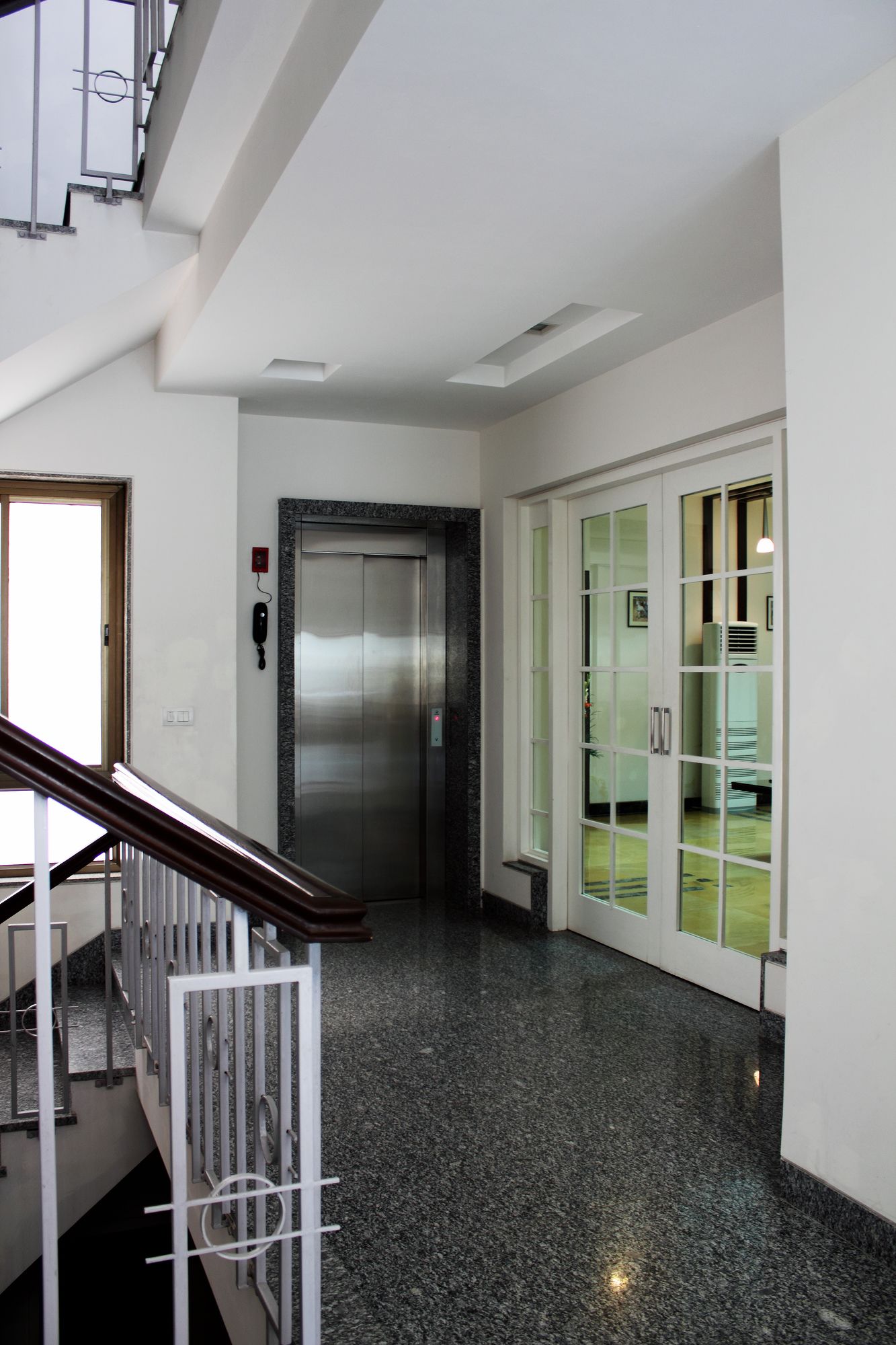 Фото Stately Suites MG Road