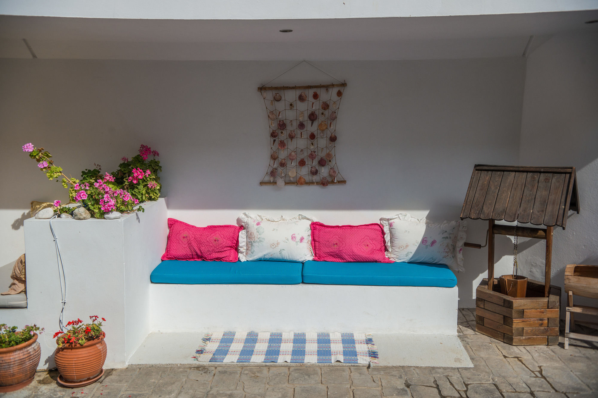 Фото Maria Plomari Apartments