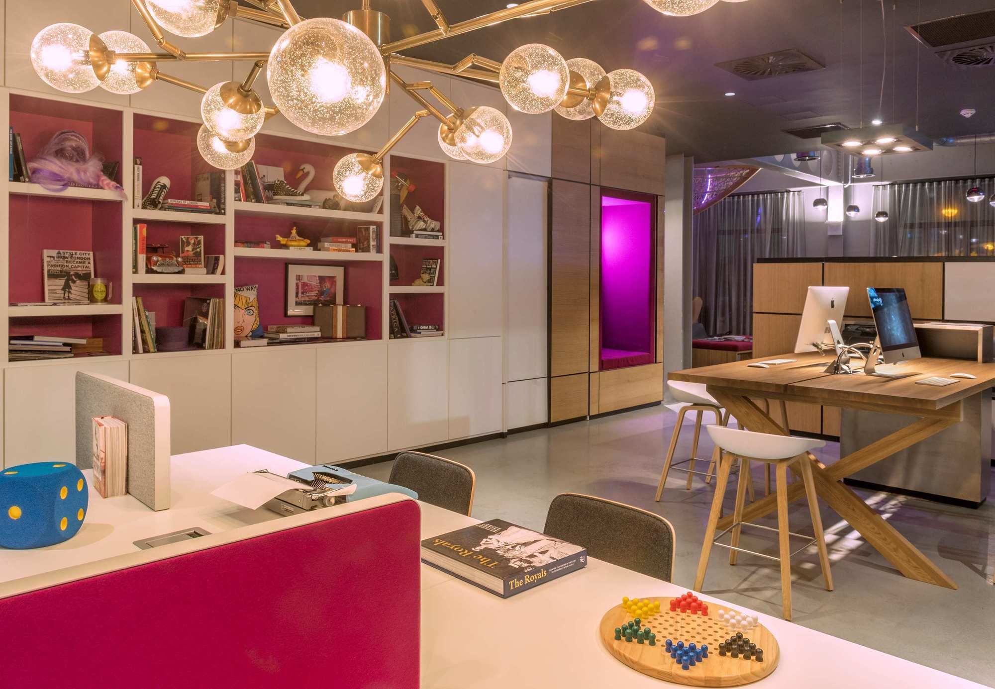 Фото Moxy London Excel