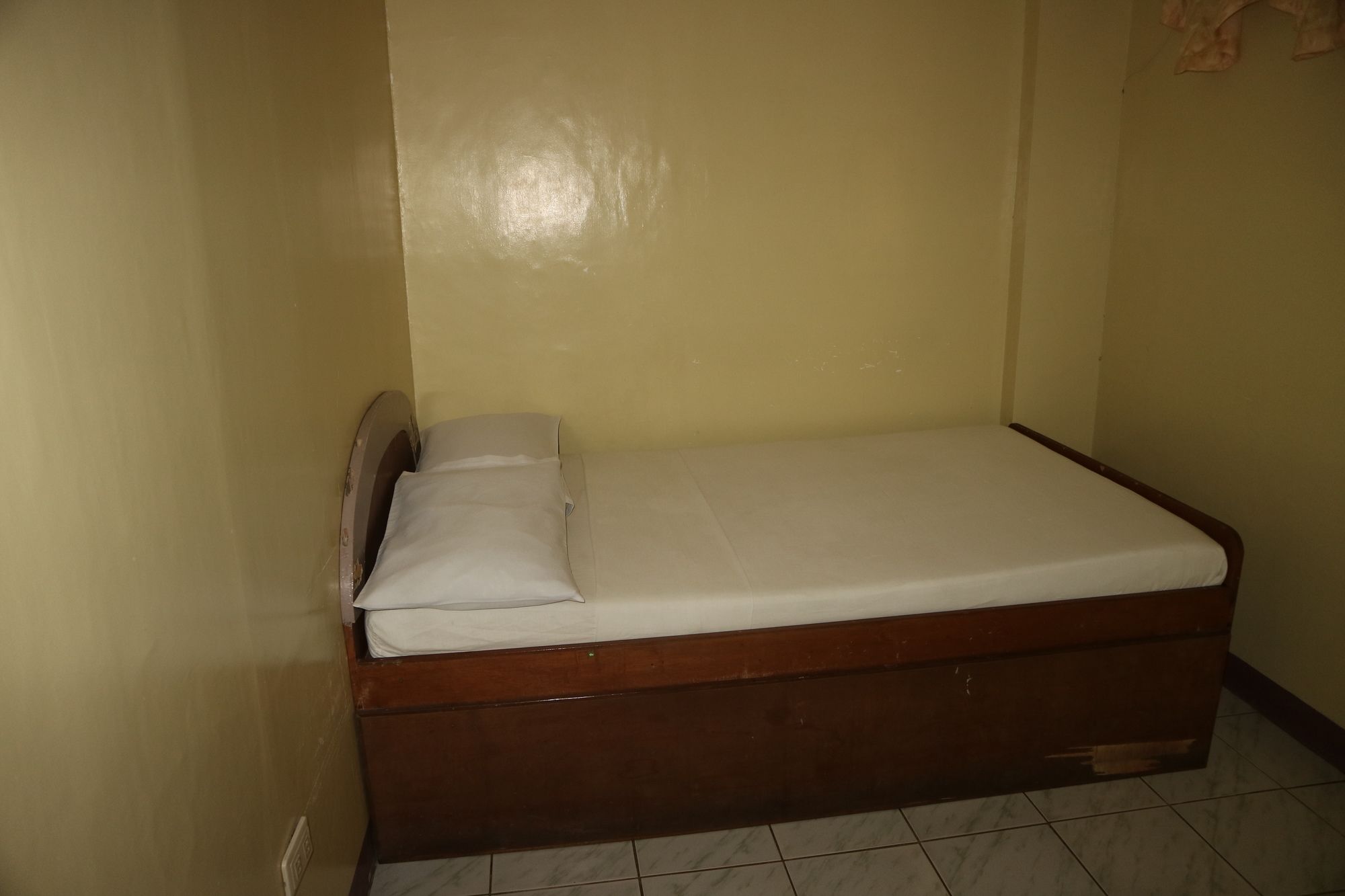 Фото Mellow Apartelle and Tourist Inn