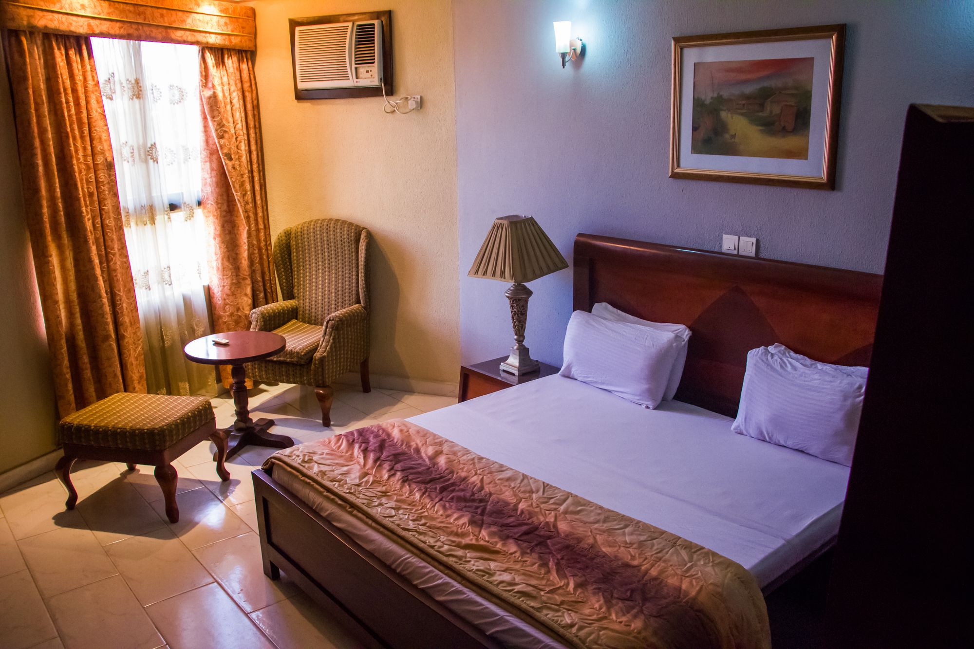 Фото Heritage House Square Hotel