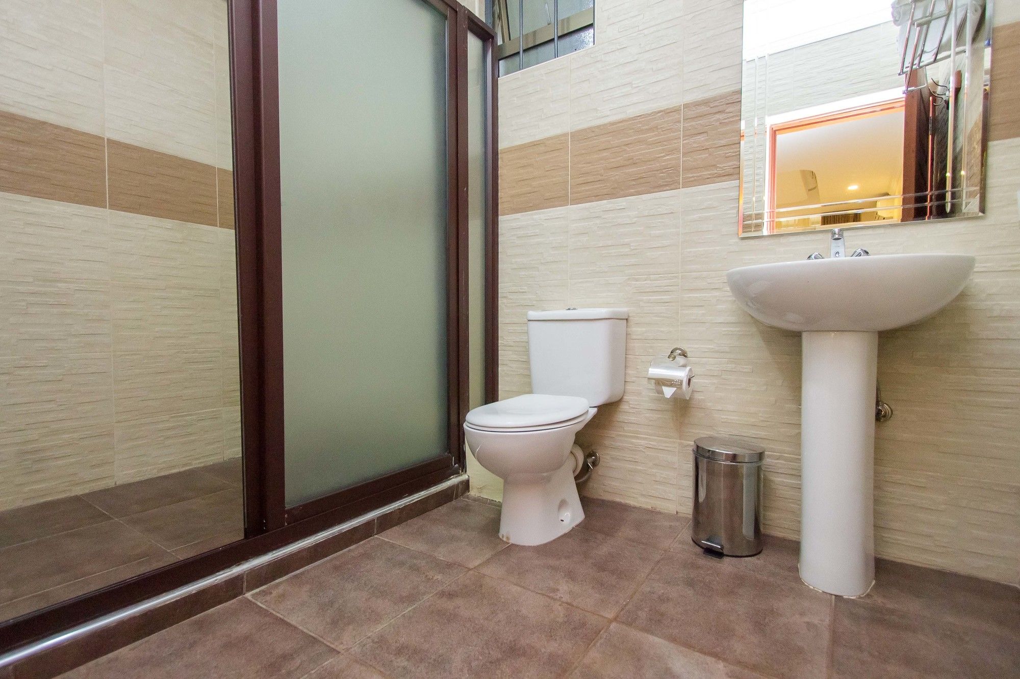 Фото Pinecone Hotel