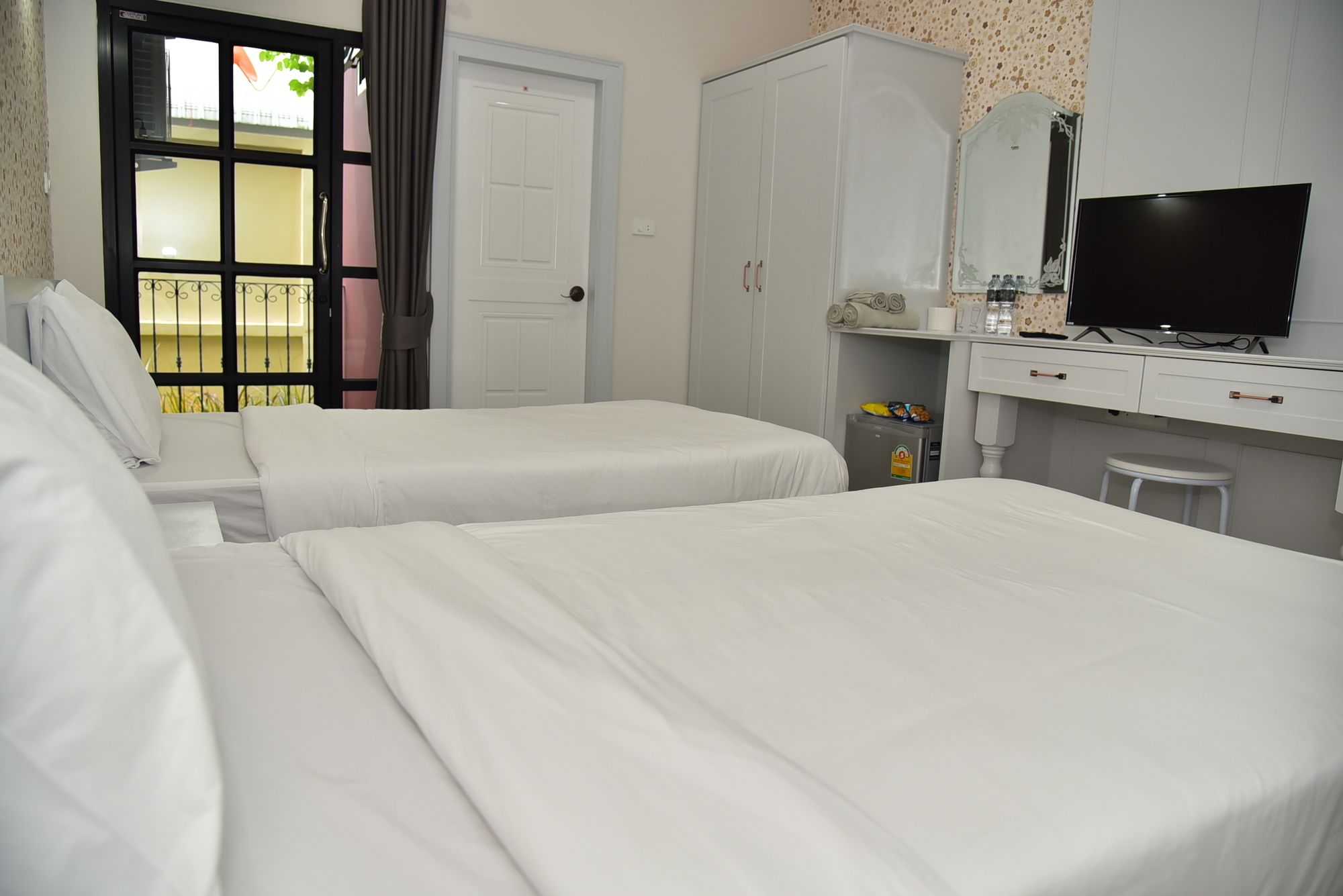 Фото Ploy's Pearl Hotel