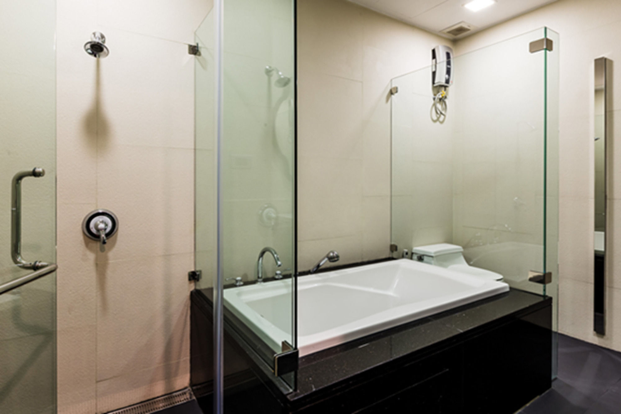 Фото The Fah silom