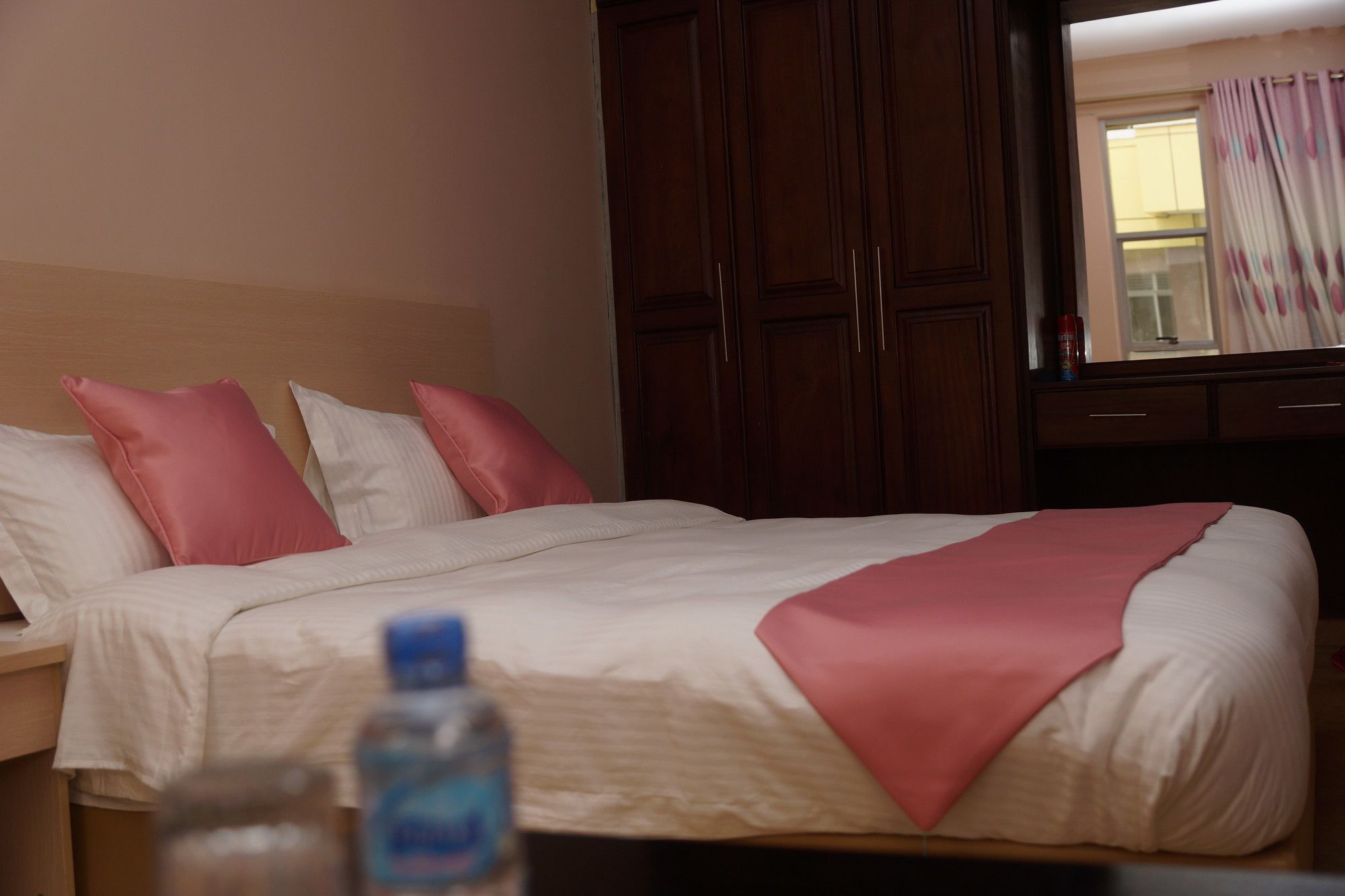 Фото Là Ponye Hotel Apartment