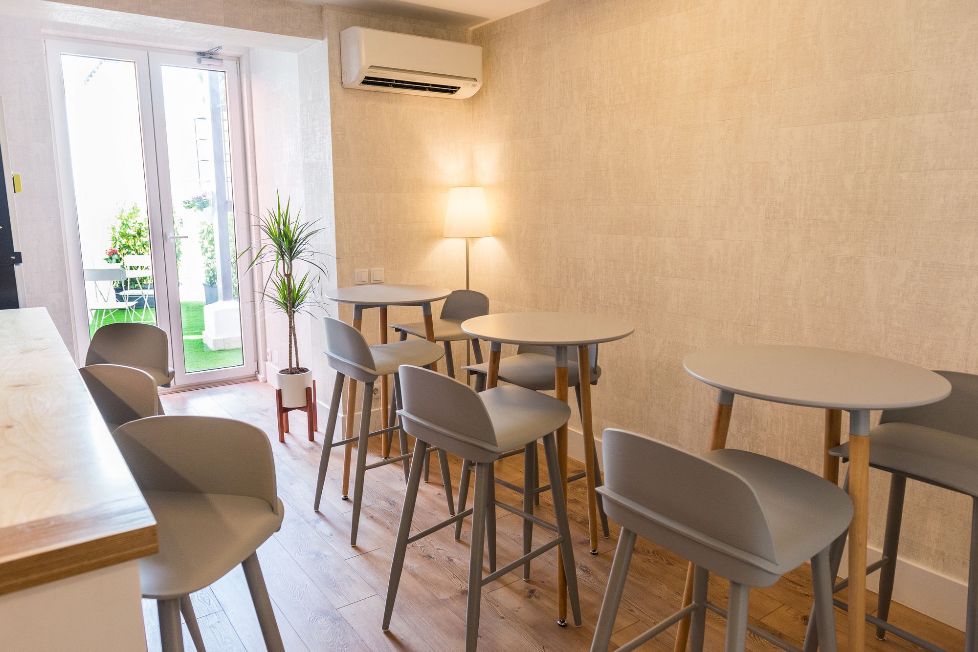 Фото Lx51 Studios & Suites Lisbon Center