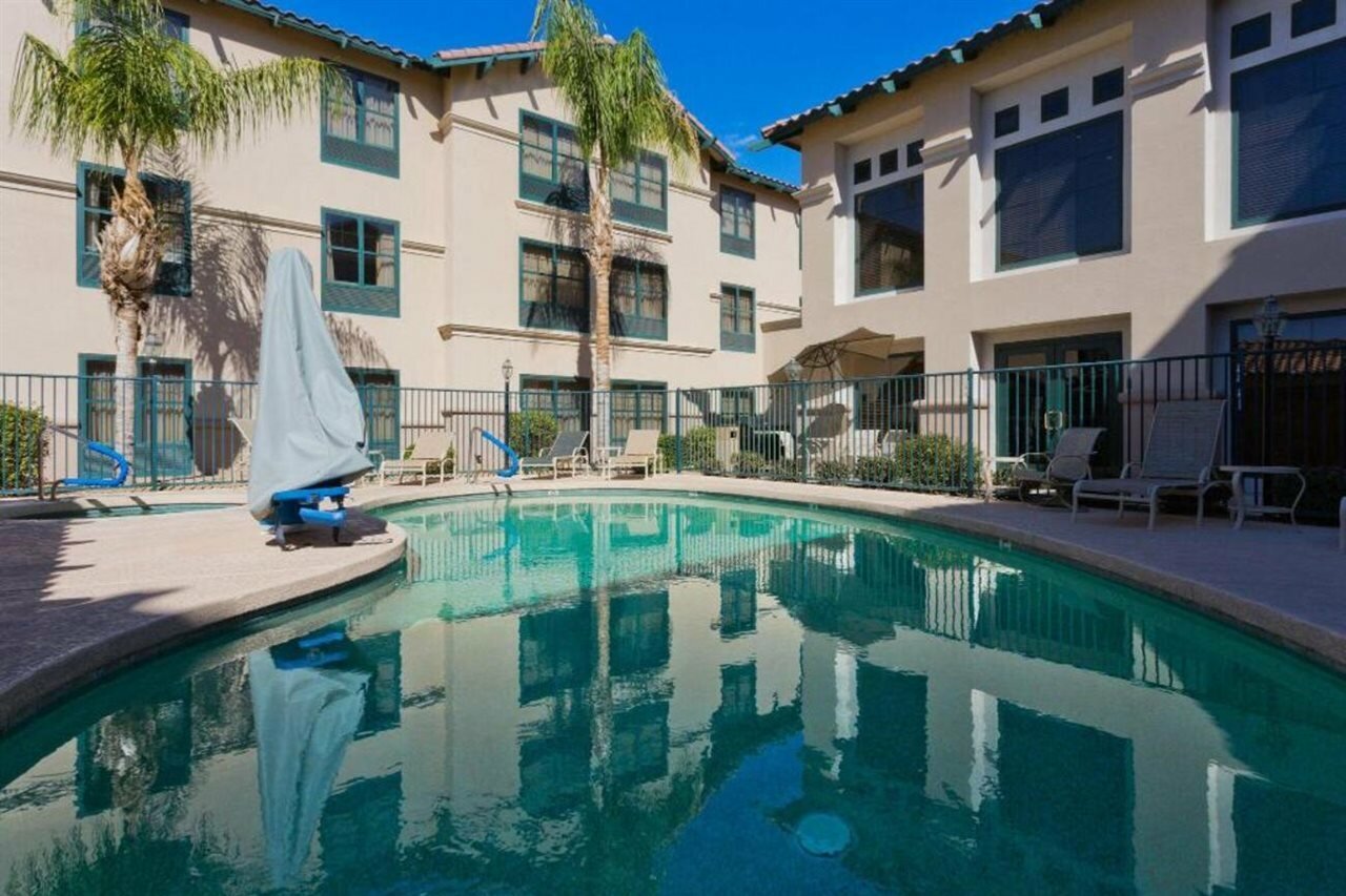 Фото Hampton Inn & Suites Phoenix-Goodyear