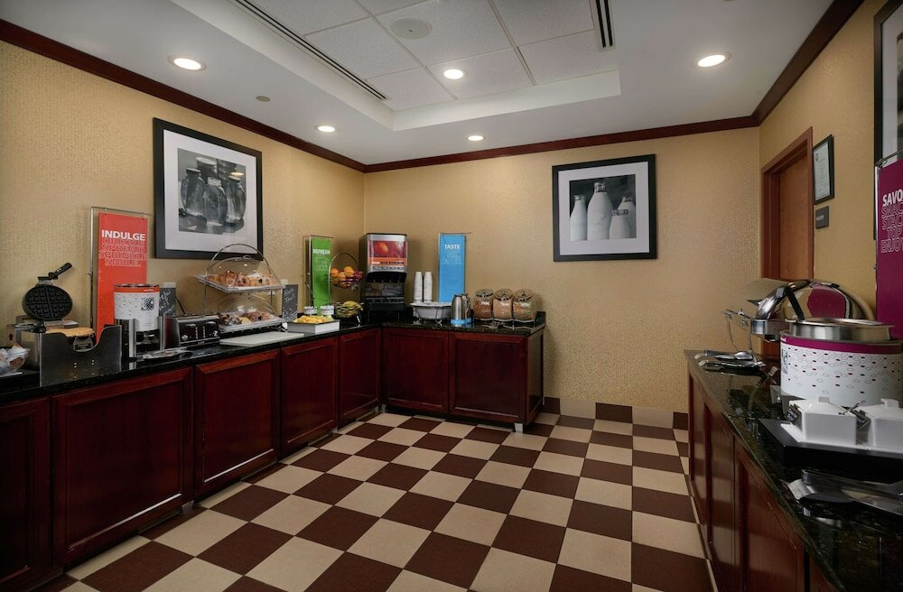Фото Hampton Inn Newport News-Yorktown