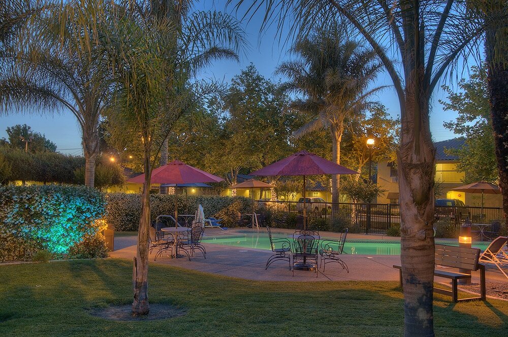 Фото University Park Inn & Suites