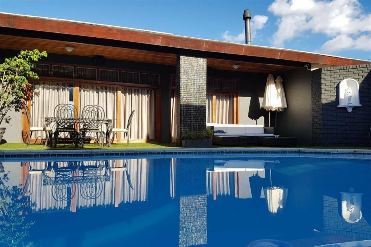 Фото A Queenslin Guesthouse