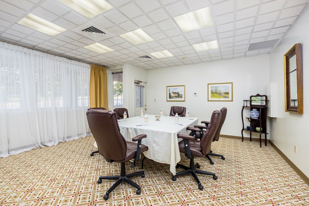 Фото The Farmington Inn & Suites