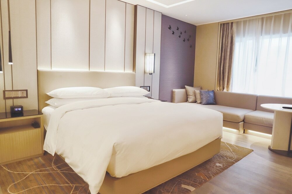 Фото Renaissance Shenzhen Luohu Hotel