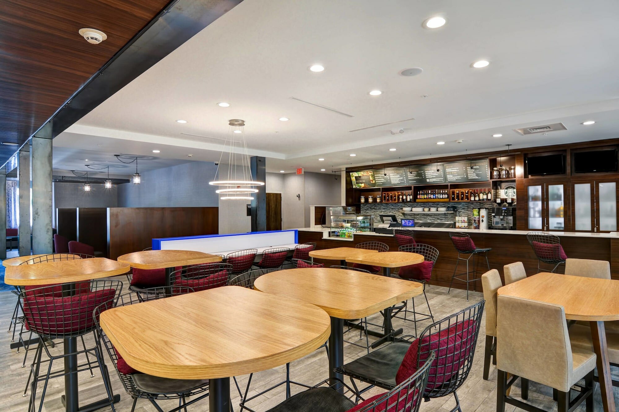 Фото Courtyard by Marriott Long Island Islip/Courthouse Complex