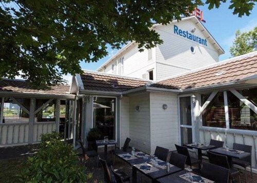 Гостиница Comfort Hotel Acadie Les Ulis в Палезо