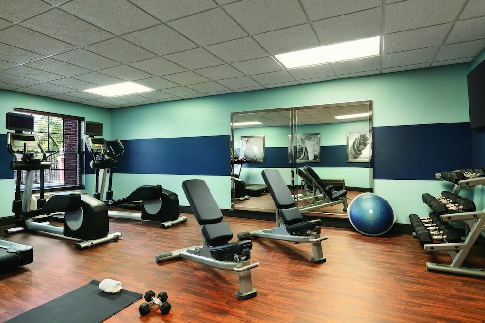 Фото Four Points by Sheraton Raleigh Arena