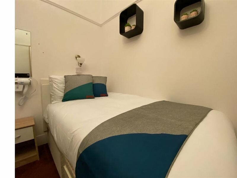 Фото Oyo Bourne Park Hotel