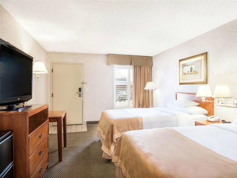 Фото Travelodge by Wyndham Pueblo