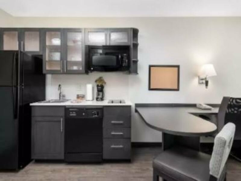 Фото Candlewood Suites Charlotte - Arrowood, an Ihg Hotel