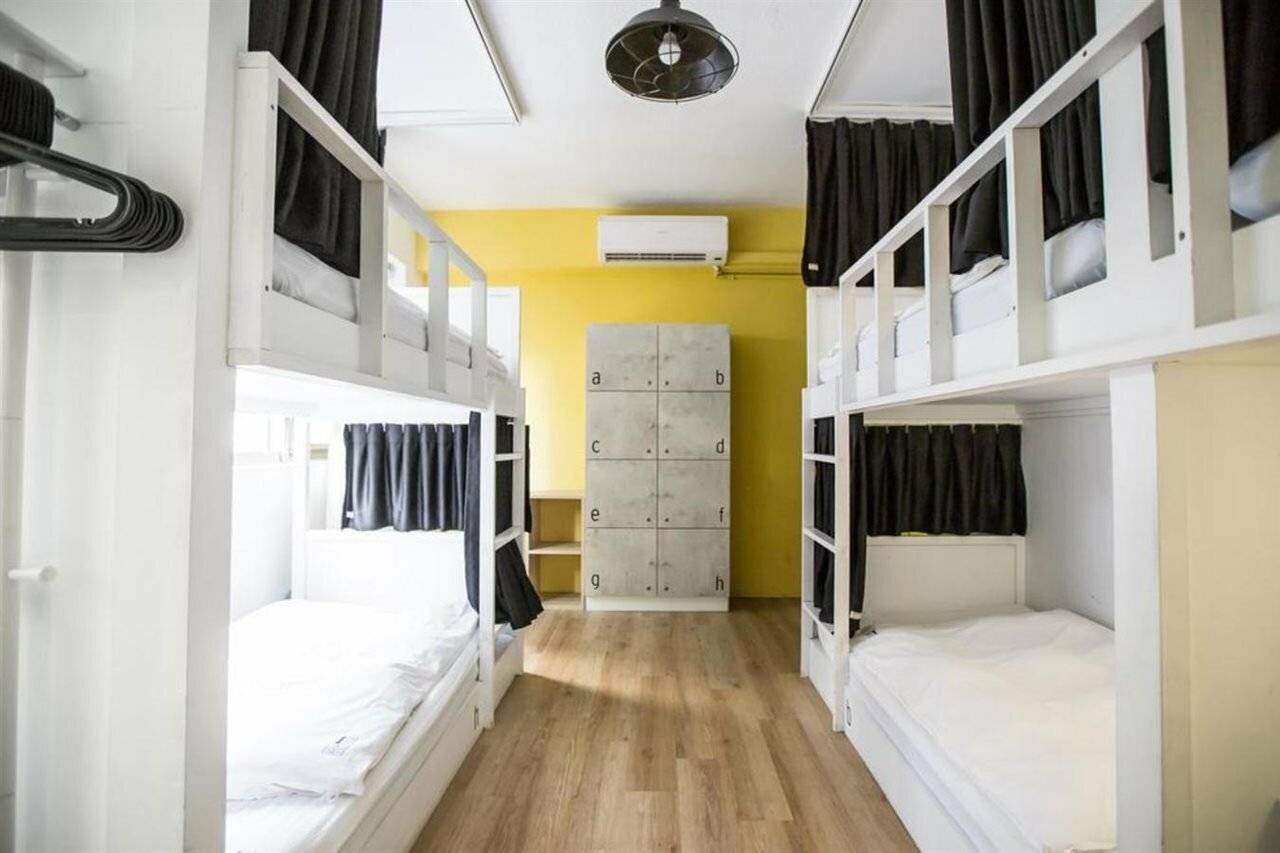 Фото We Come Hostel