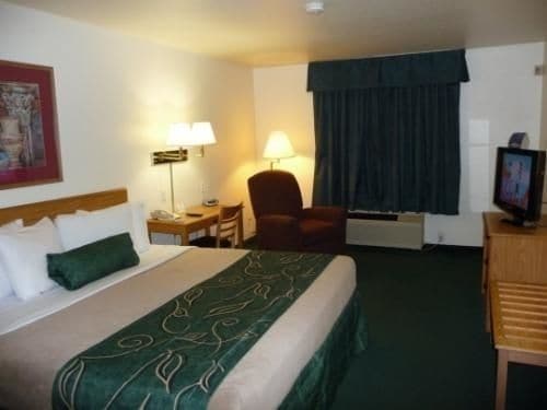 Фото Travelodge by Wyndham Cheyenne