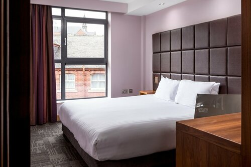 Гостиница Roomzzz Leeds City в Лидсе