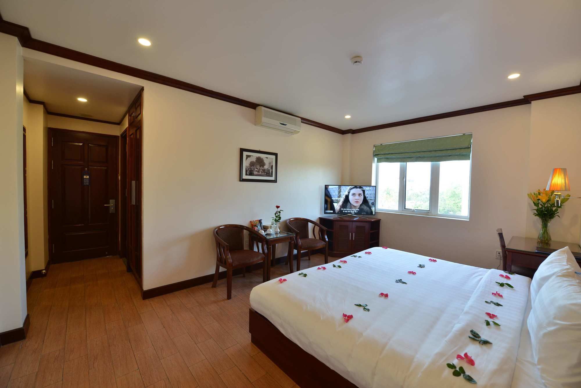 Фото Blue Ha Noi Inn Legend Hotel