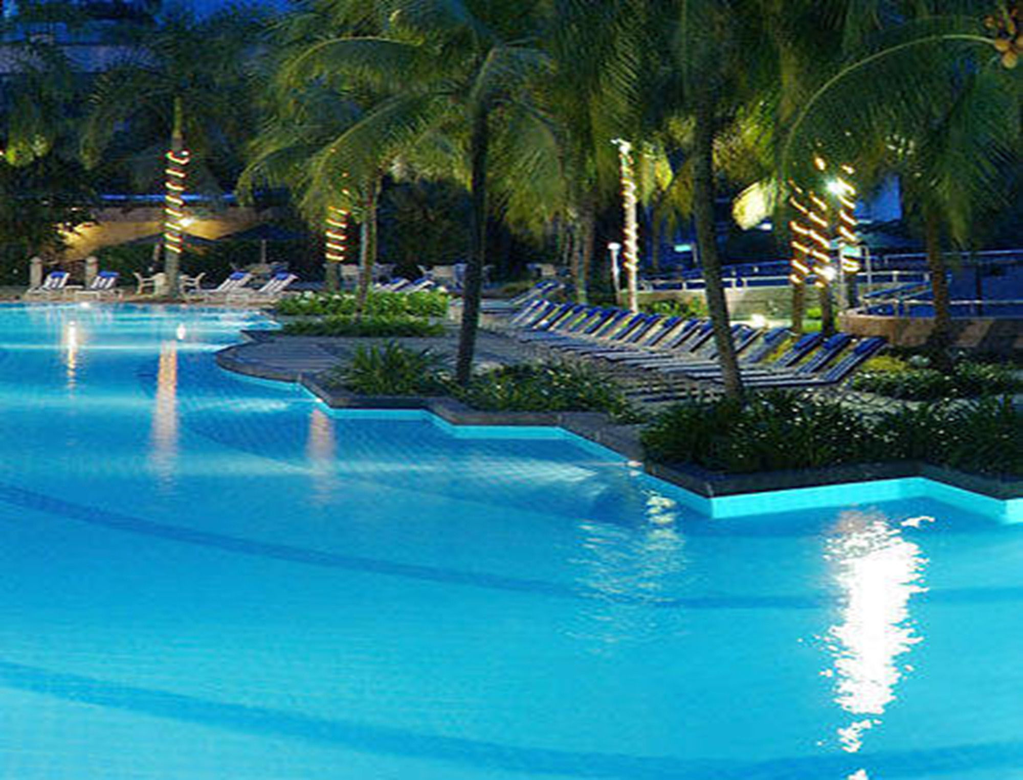 Фото Renaissance Kuala Lumpur Hotel & Convention Centre