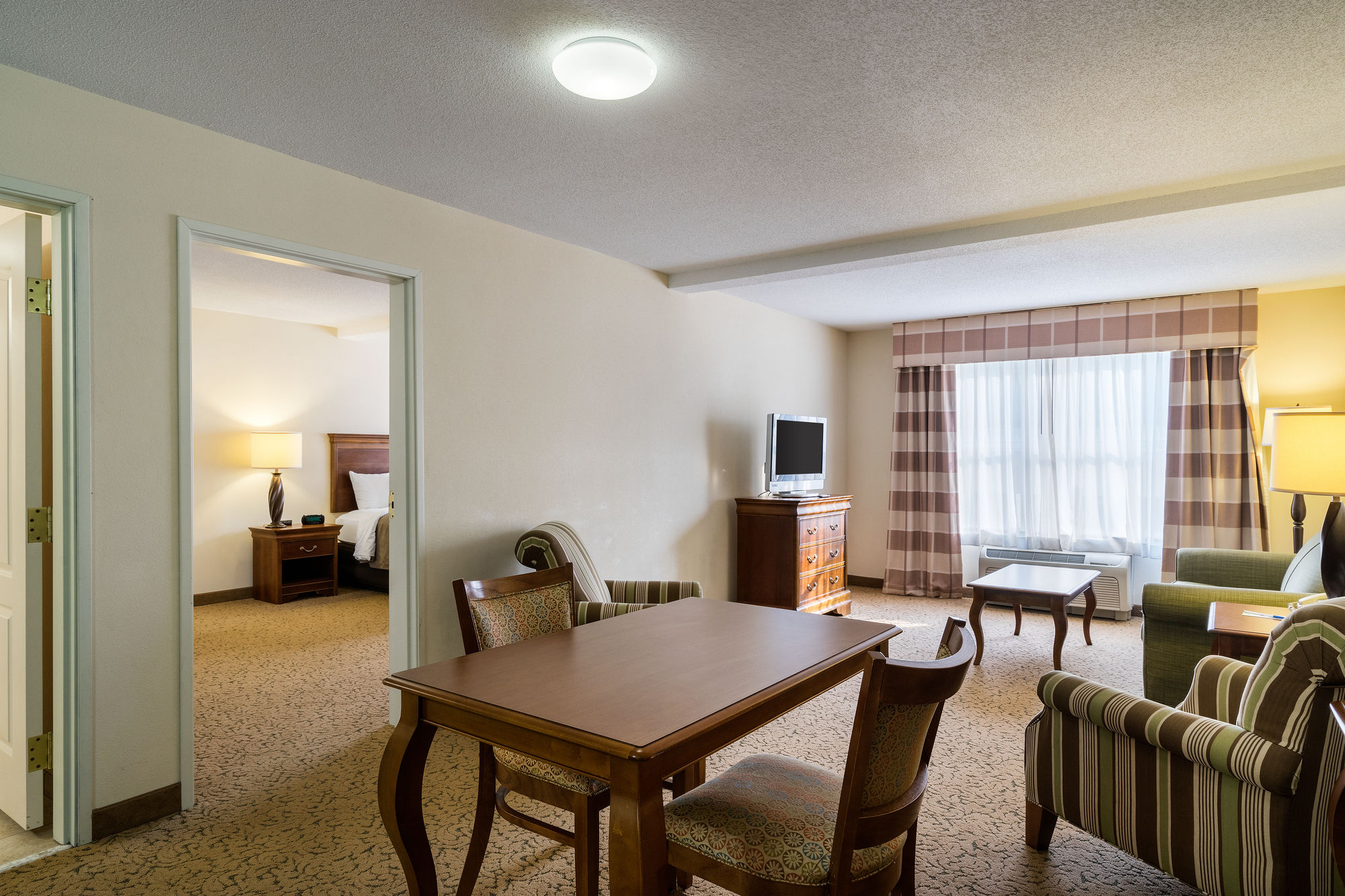 Фото Comfort Inn & Suites