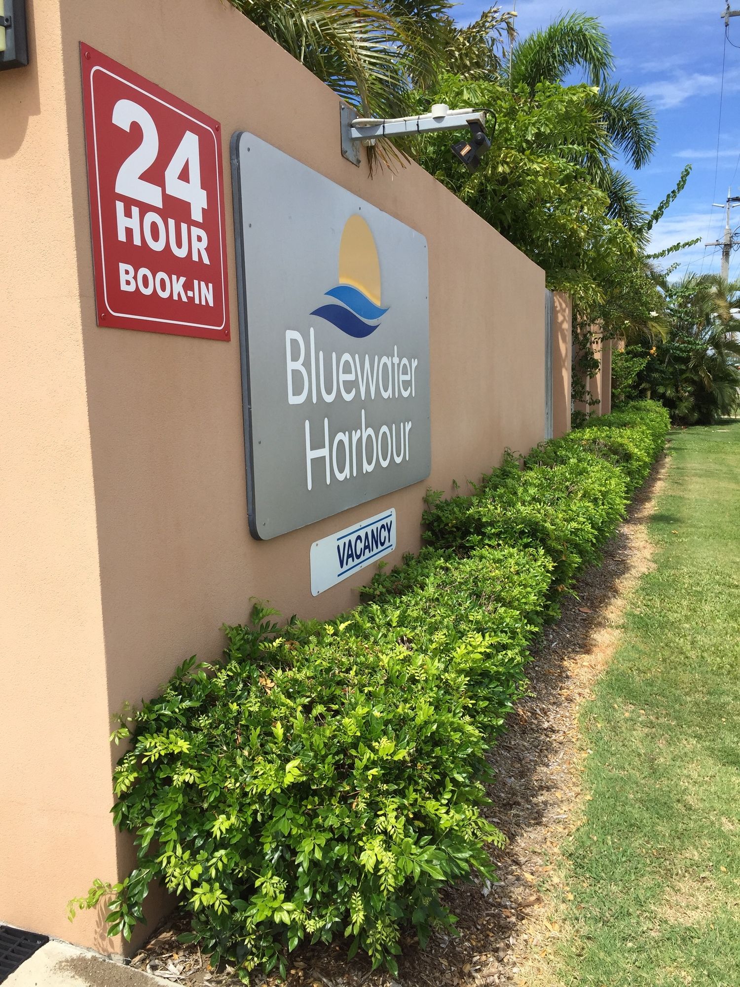 Фото Bluewater Harbour Motel