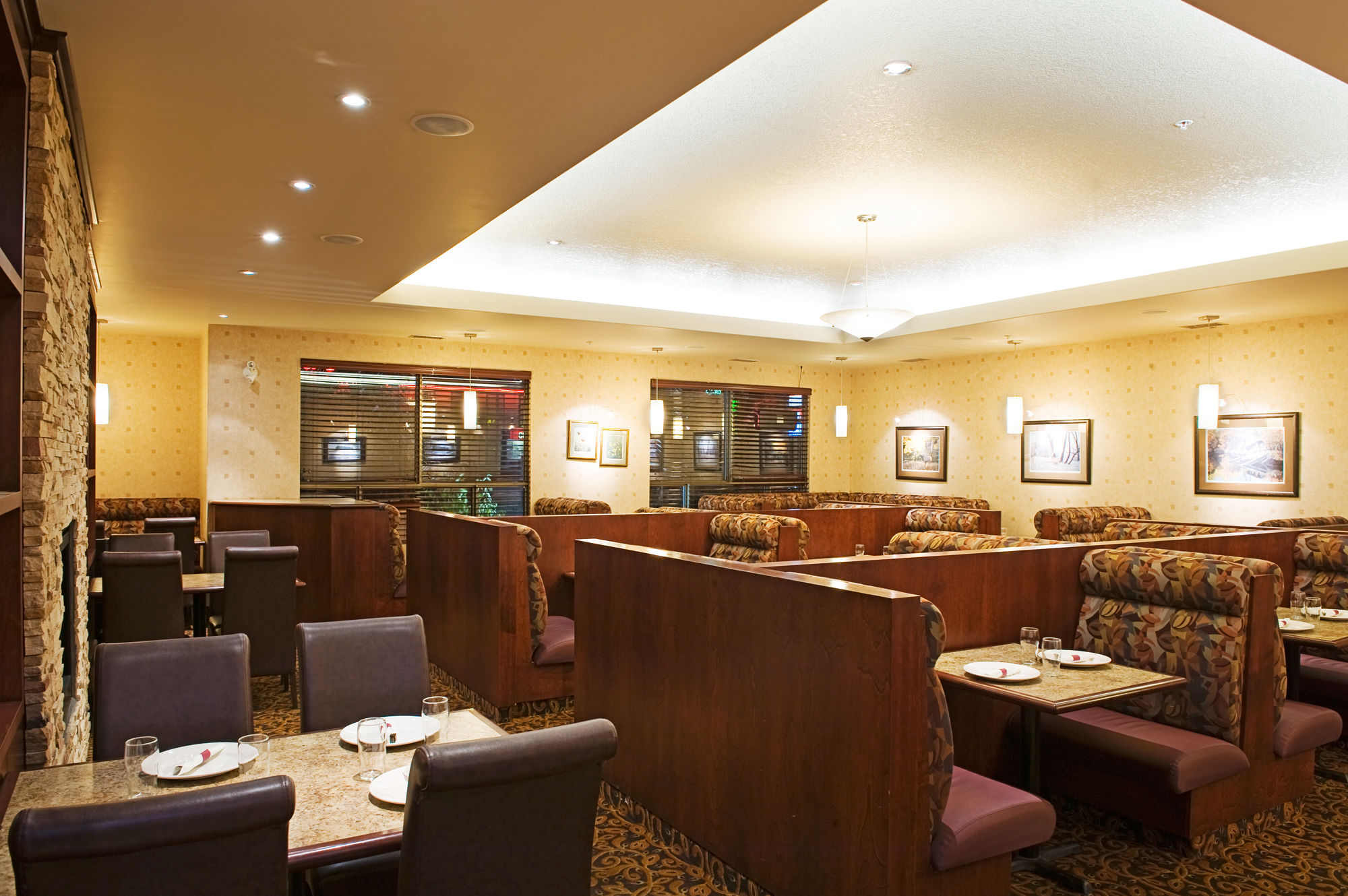 Фото Holiday Inn Hotel & Suites Lloydminster