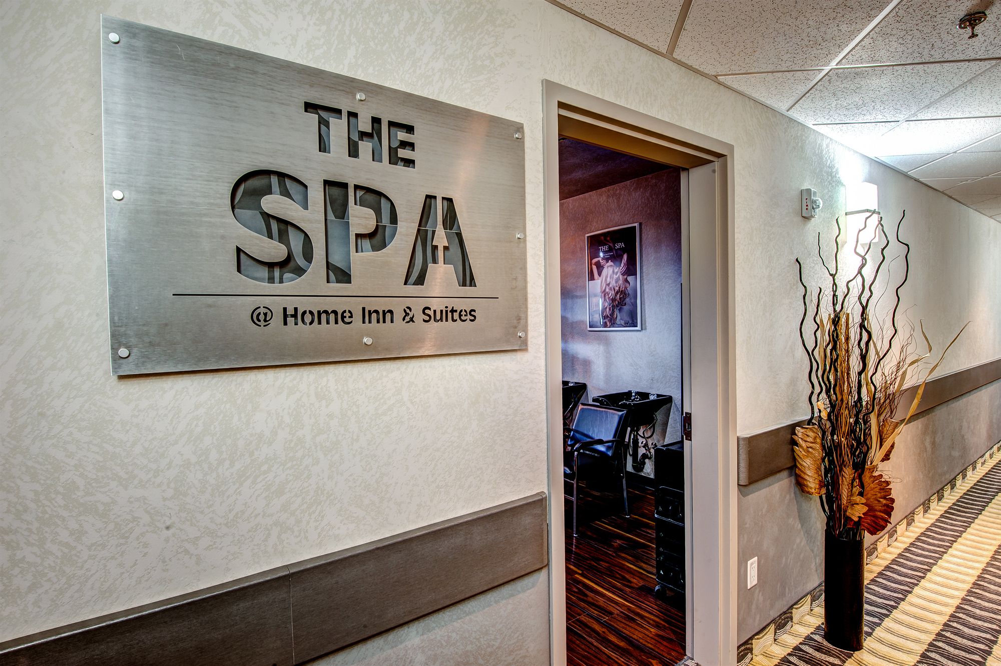 Фото Home Inn & Suites Swift Current