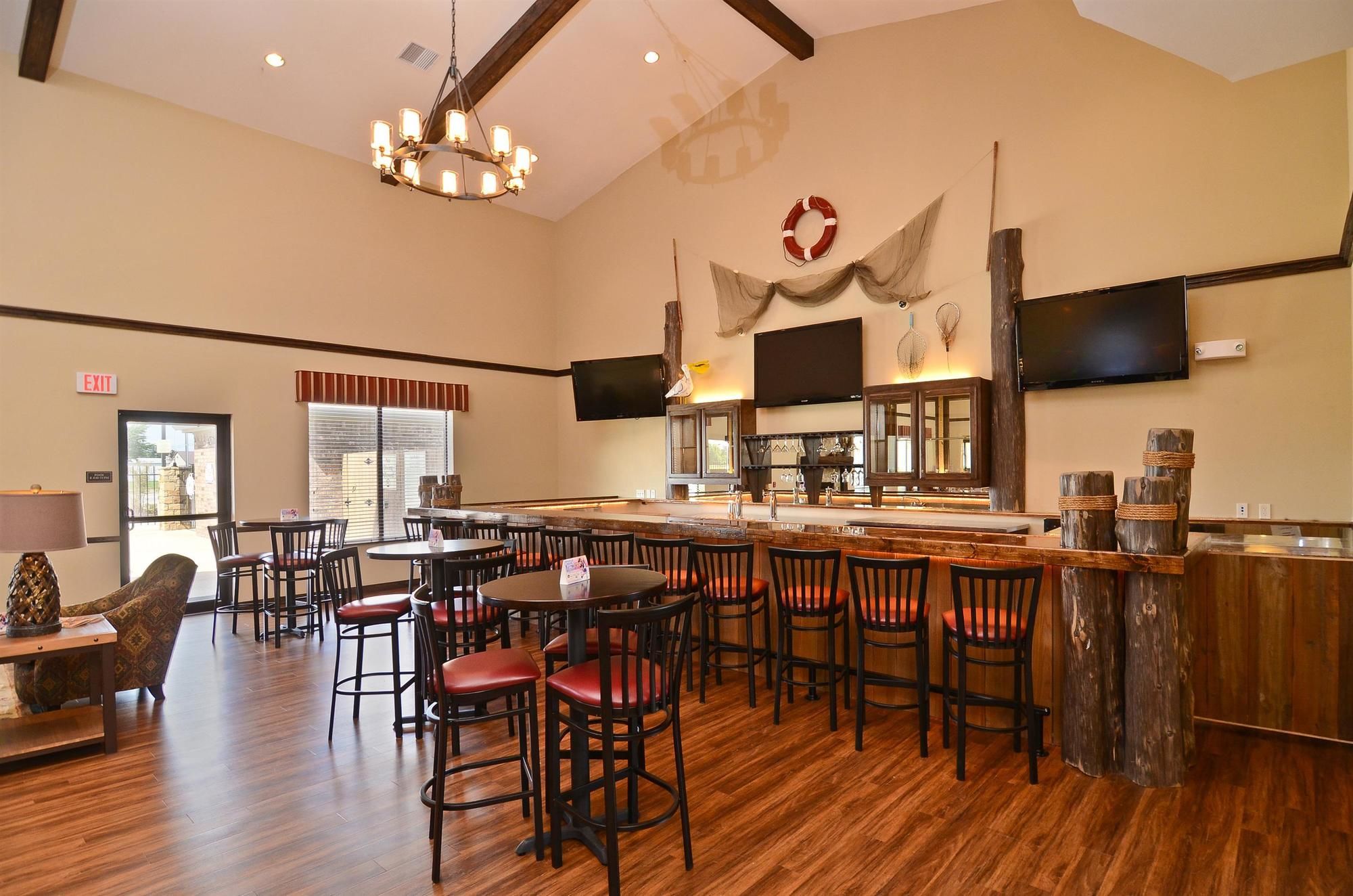 Фото Best Western Plus Emory At Lake Fork Inn & Suites