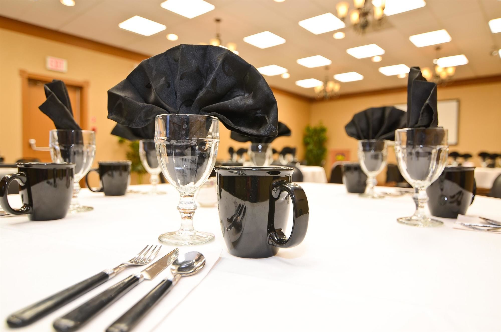 Фото Best Western Marquis Inn & Suites