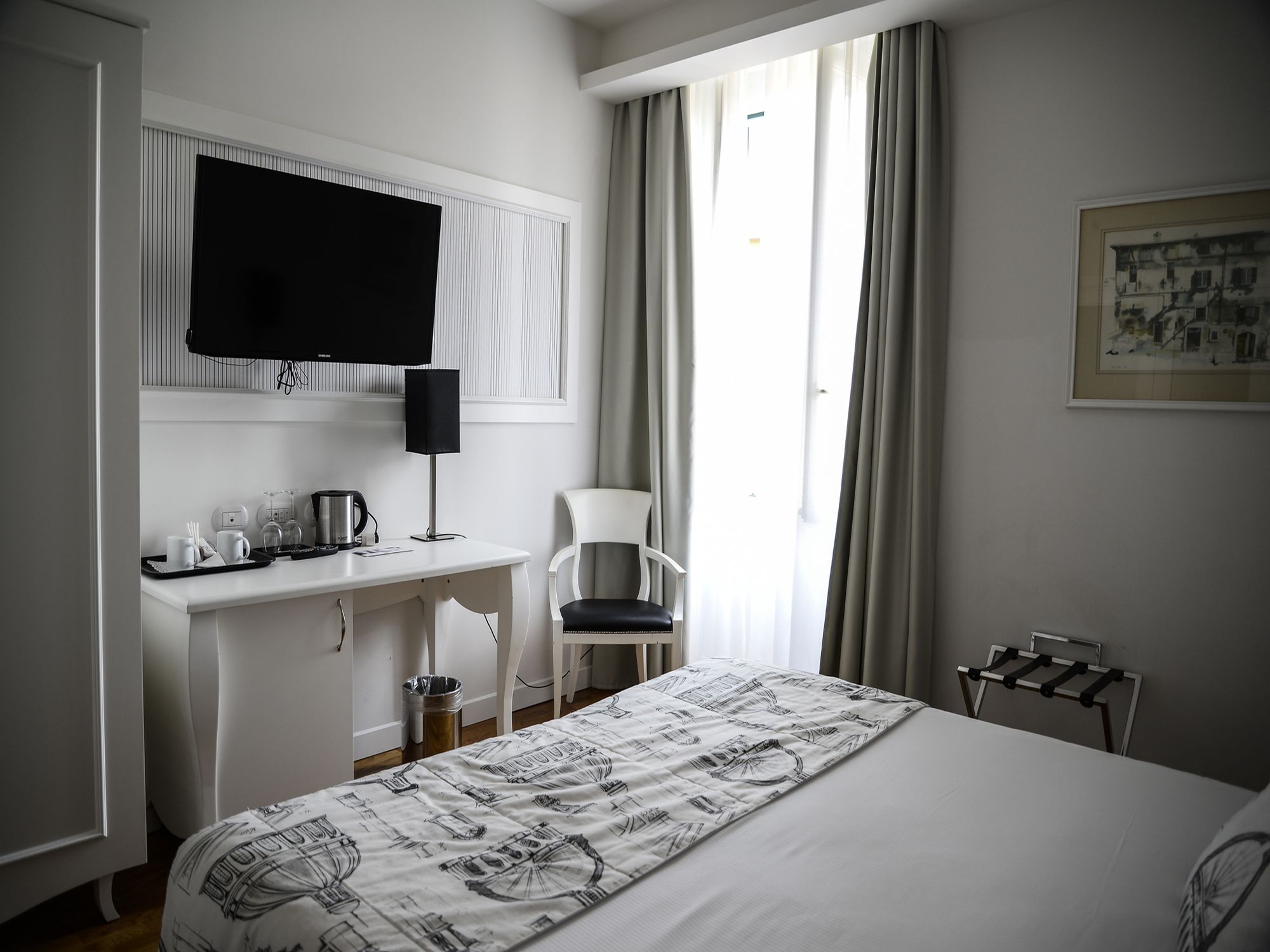 Фото At Forty One