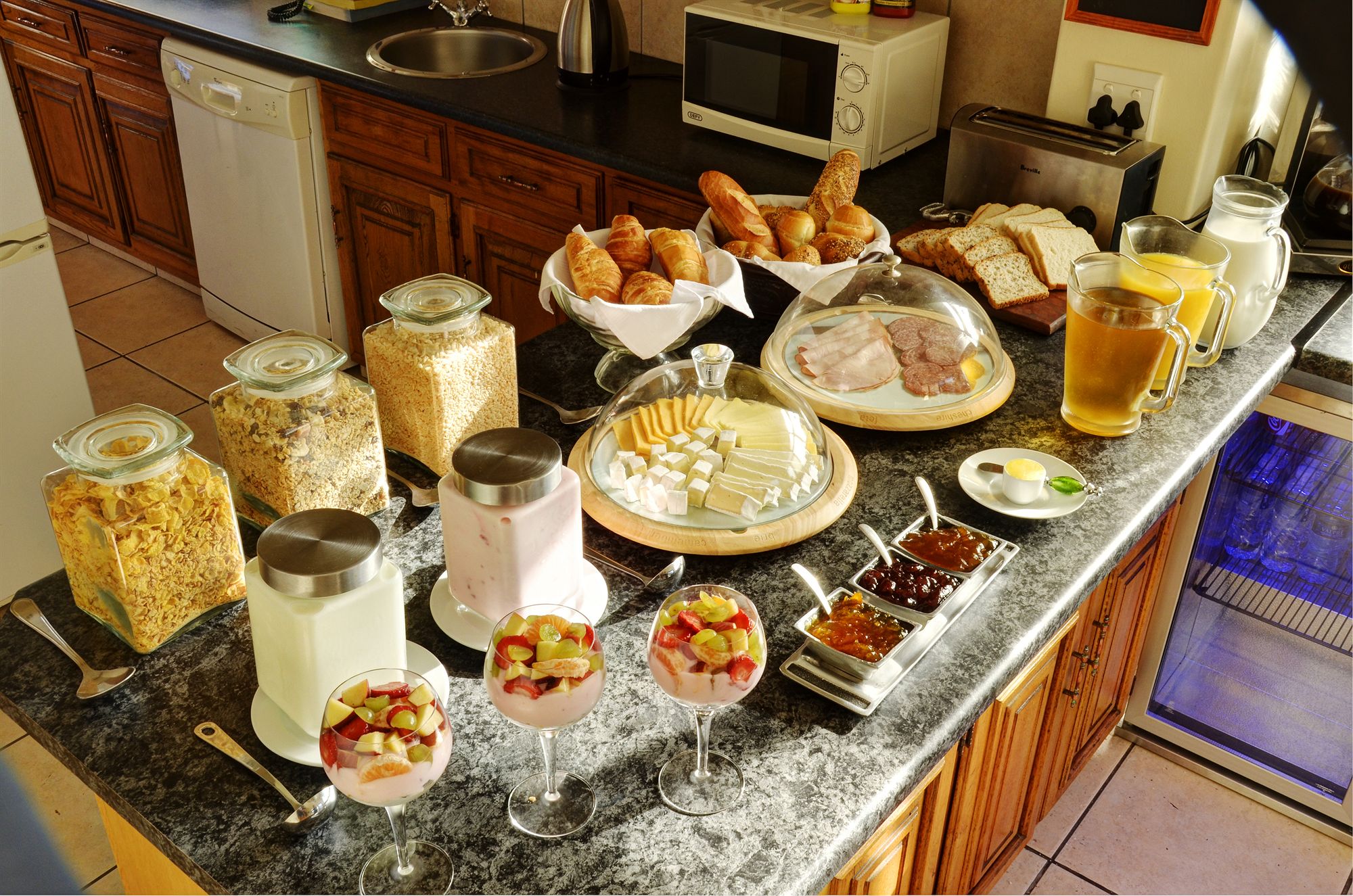 Фото Sundown Manor Guest House