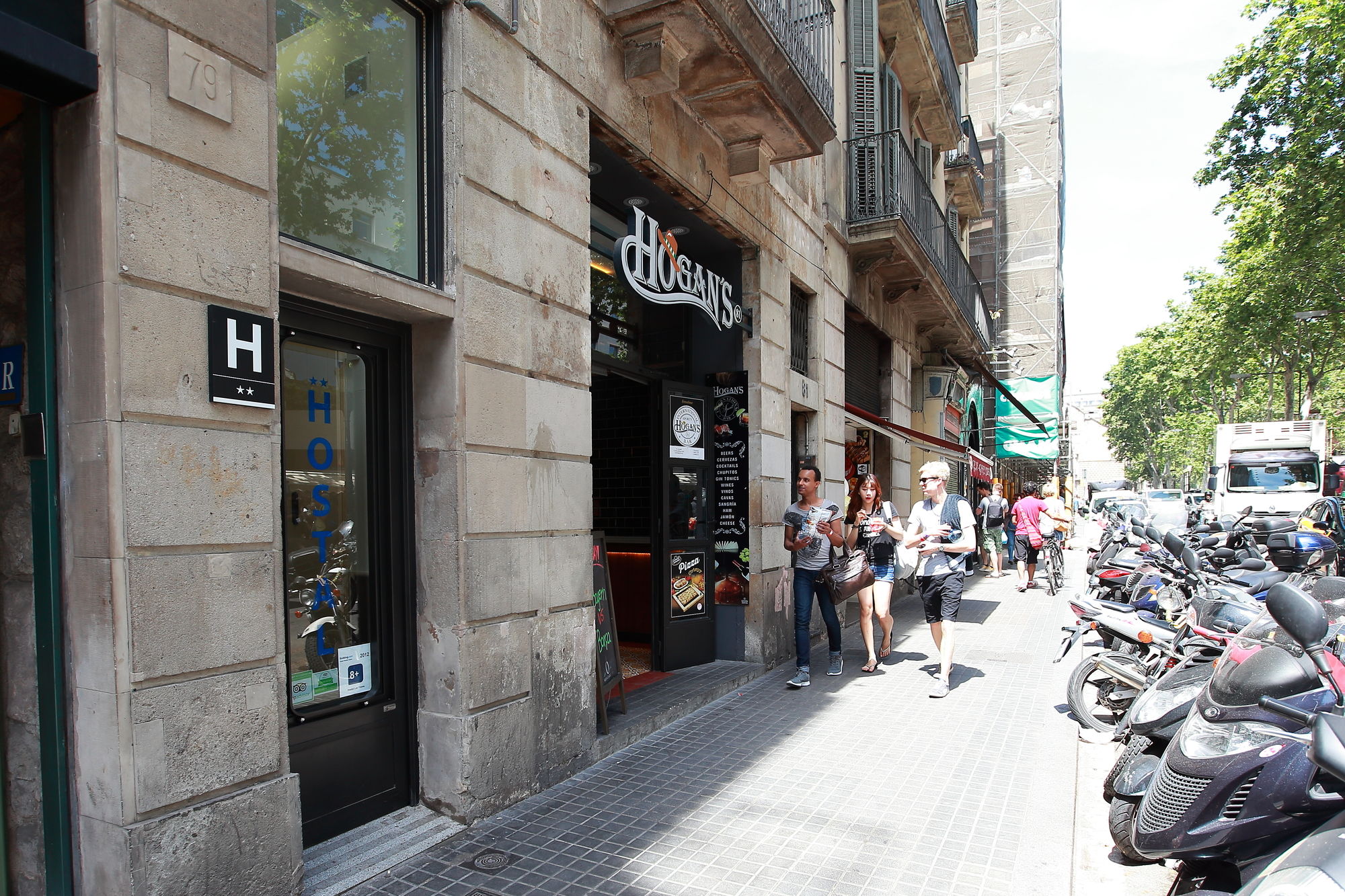 Фото Hostal Las Flores