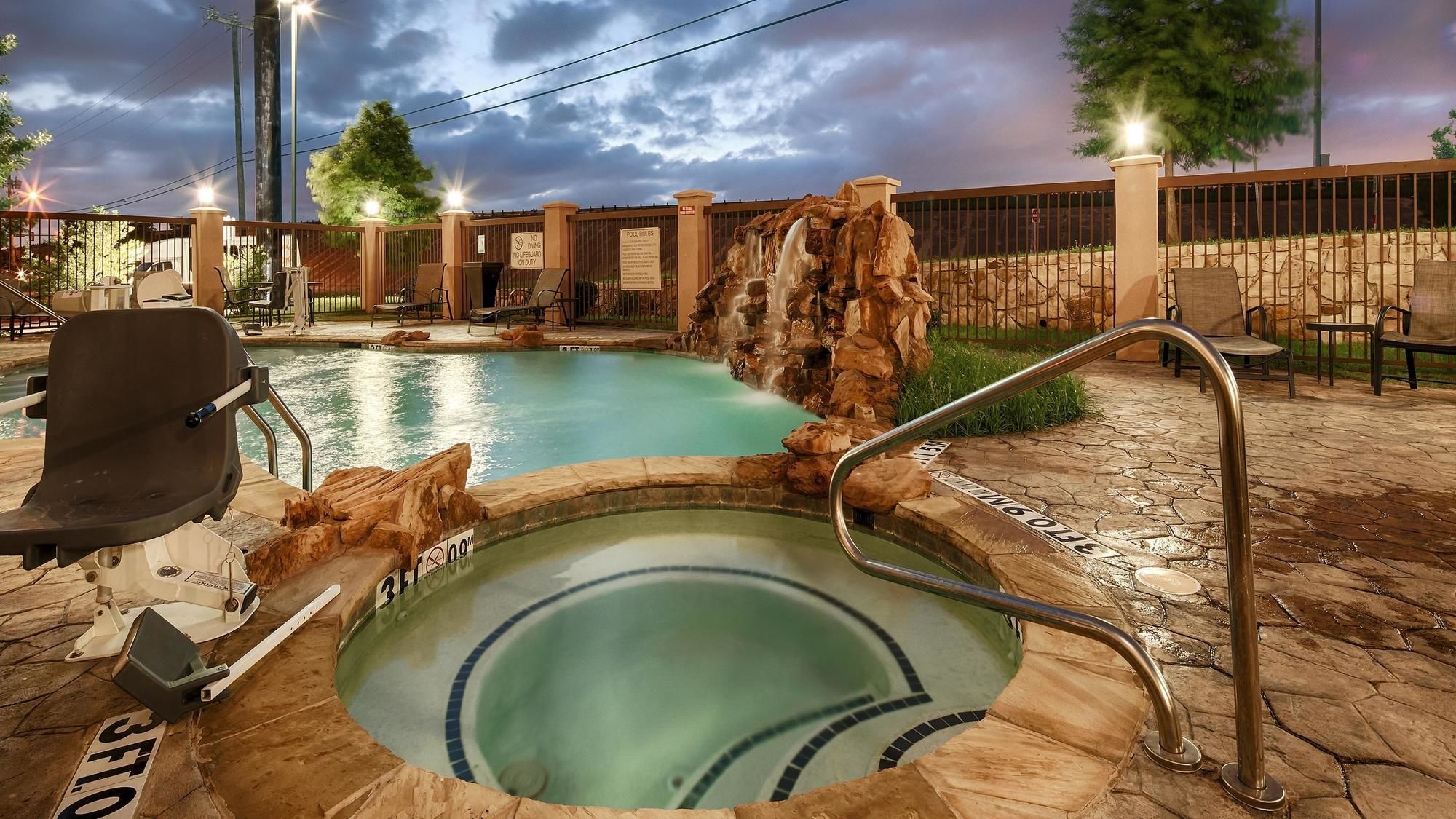 Фото Best Western Plus Dfw Airport West Euless