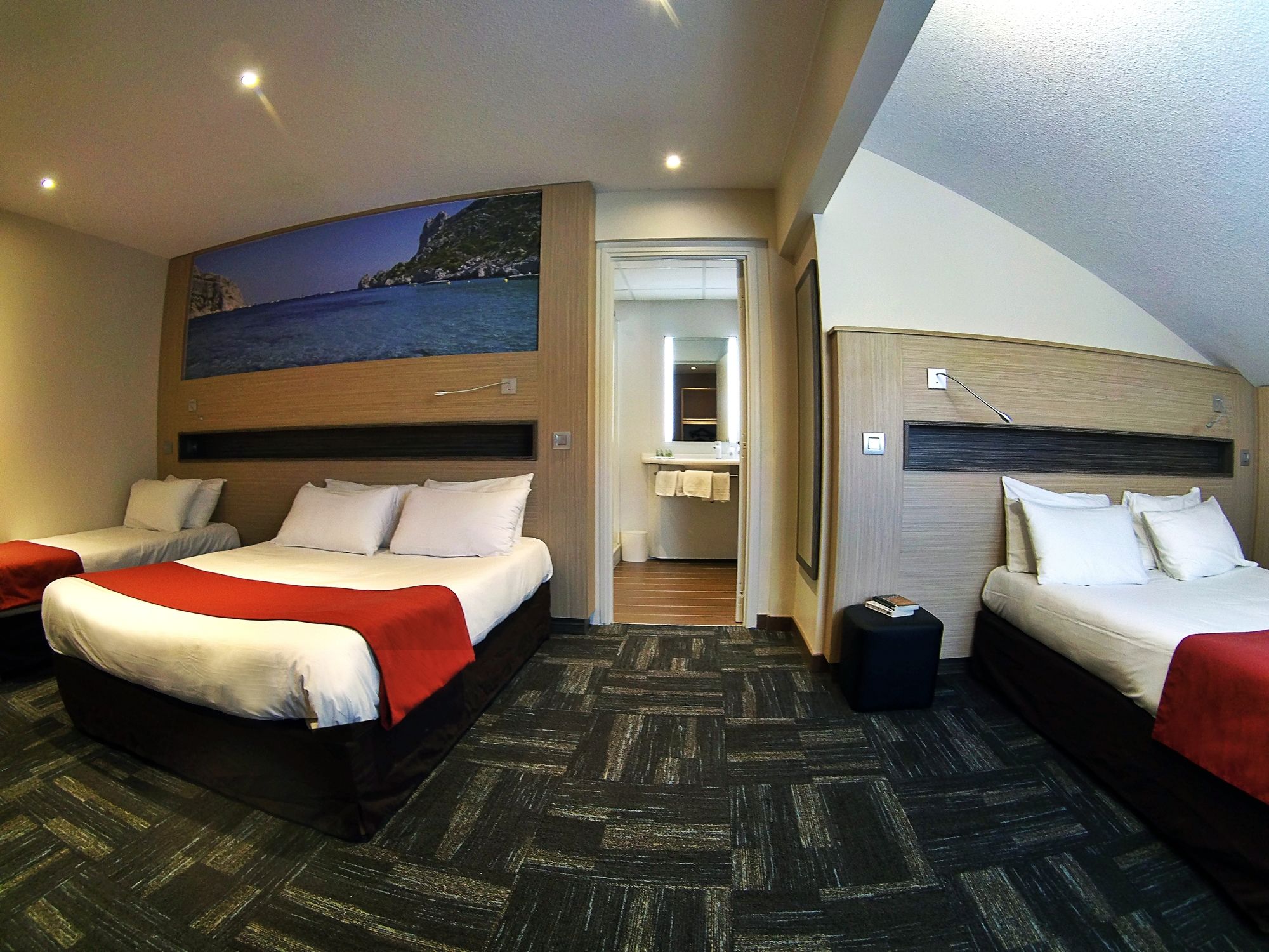 Фото Greet Hotel Marseille Provence Aéroport