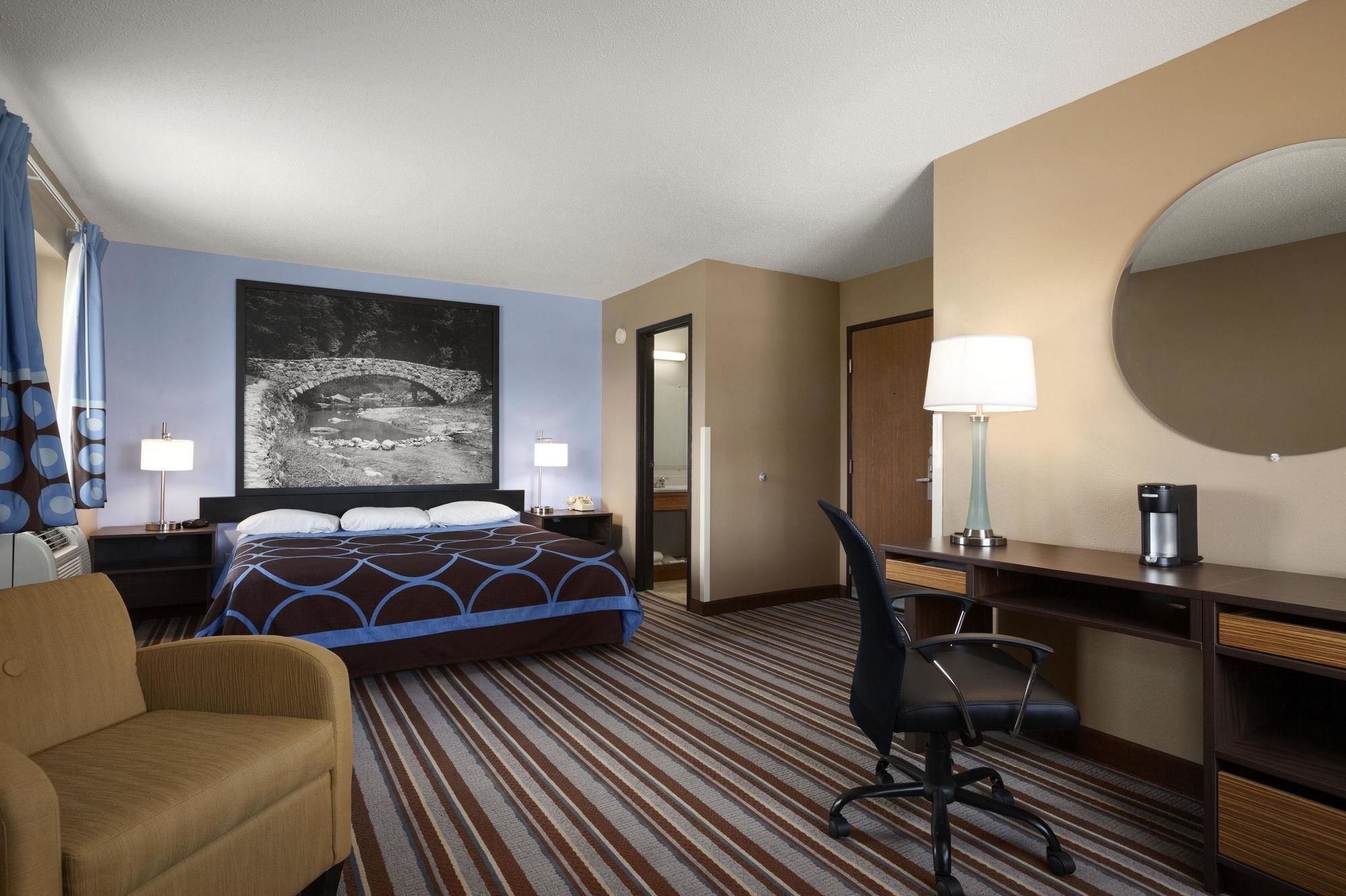 Фото Super 8 by Wyndham Council Bluffs Ia Omaha Ne Area