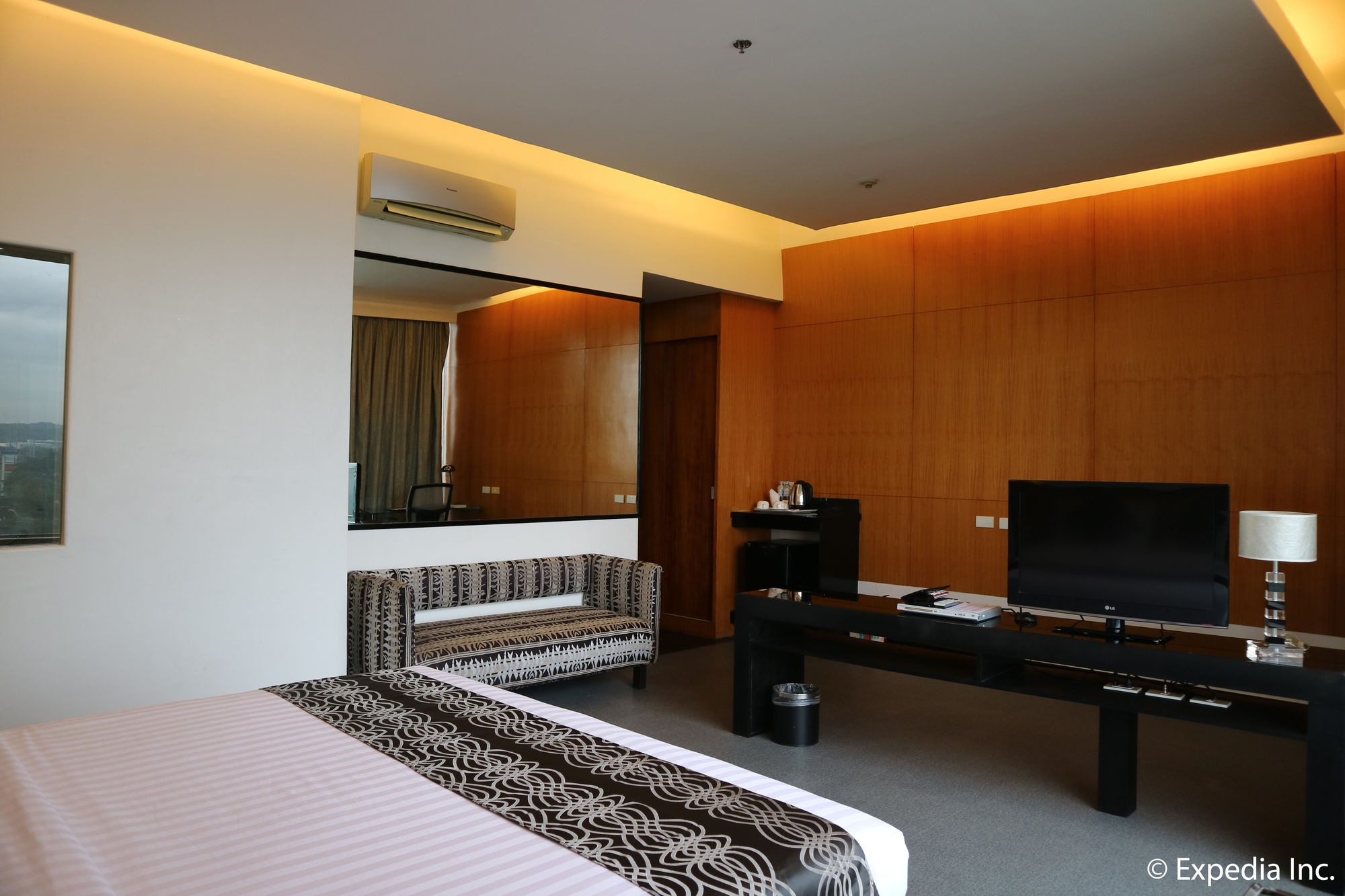 Фото Paseo Premiere Hotel