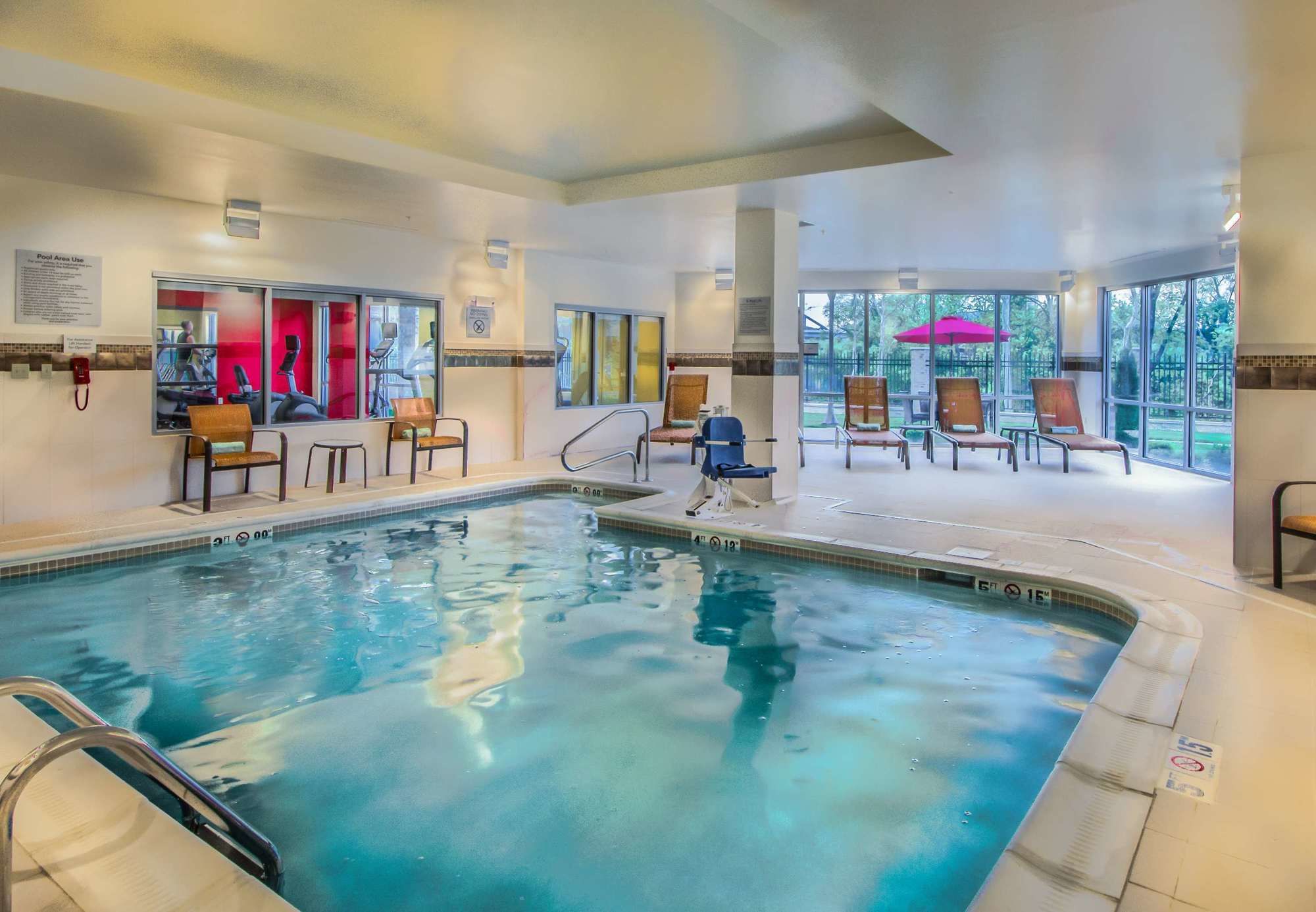 Фото Courtyard by Marriott Charleston Downtown/Civic Center