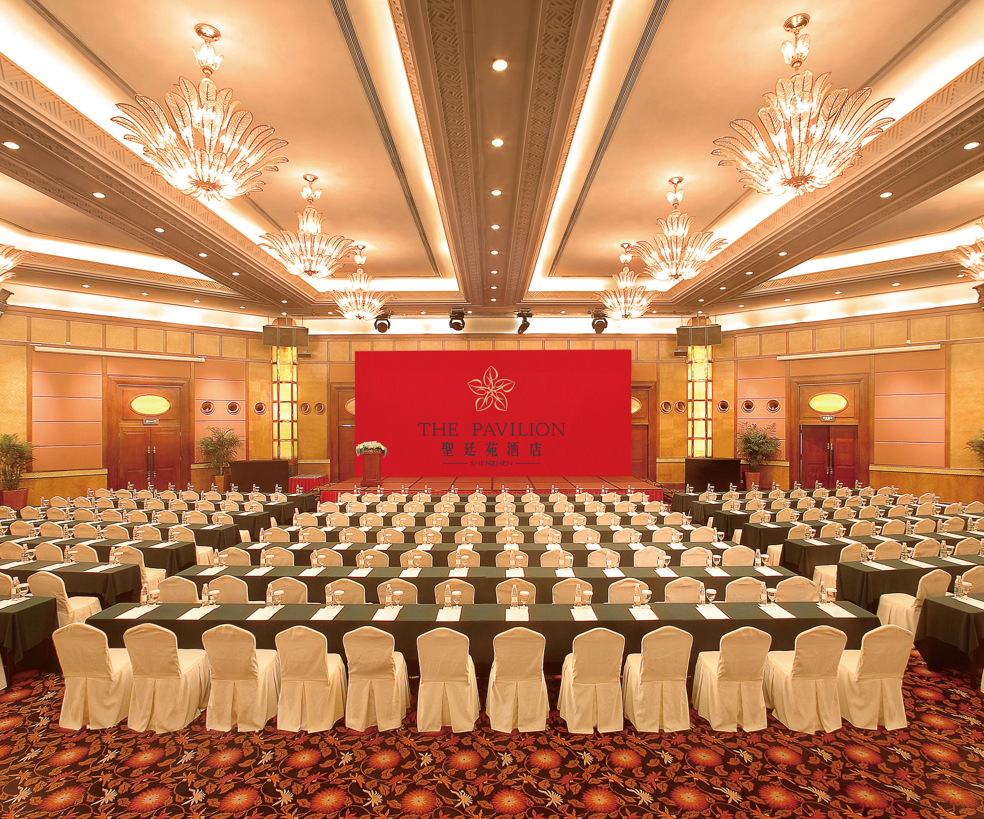 Фото The Pavilion Hotel