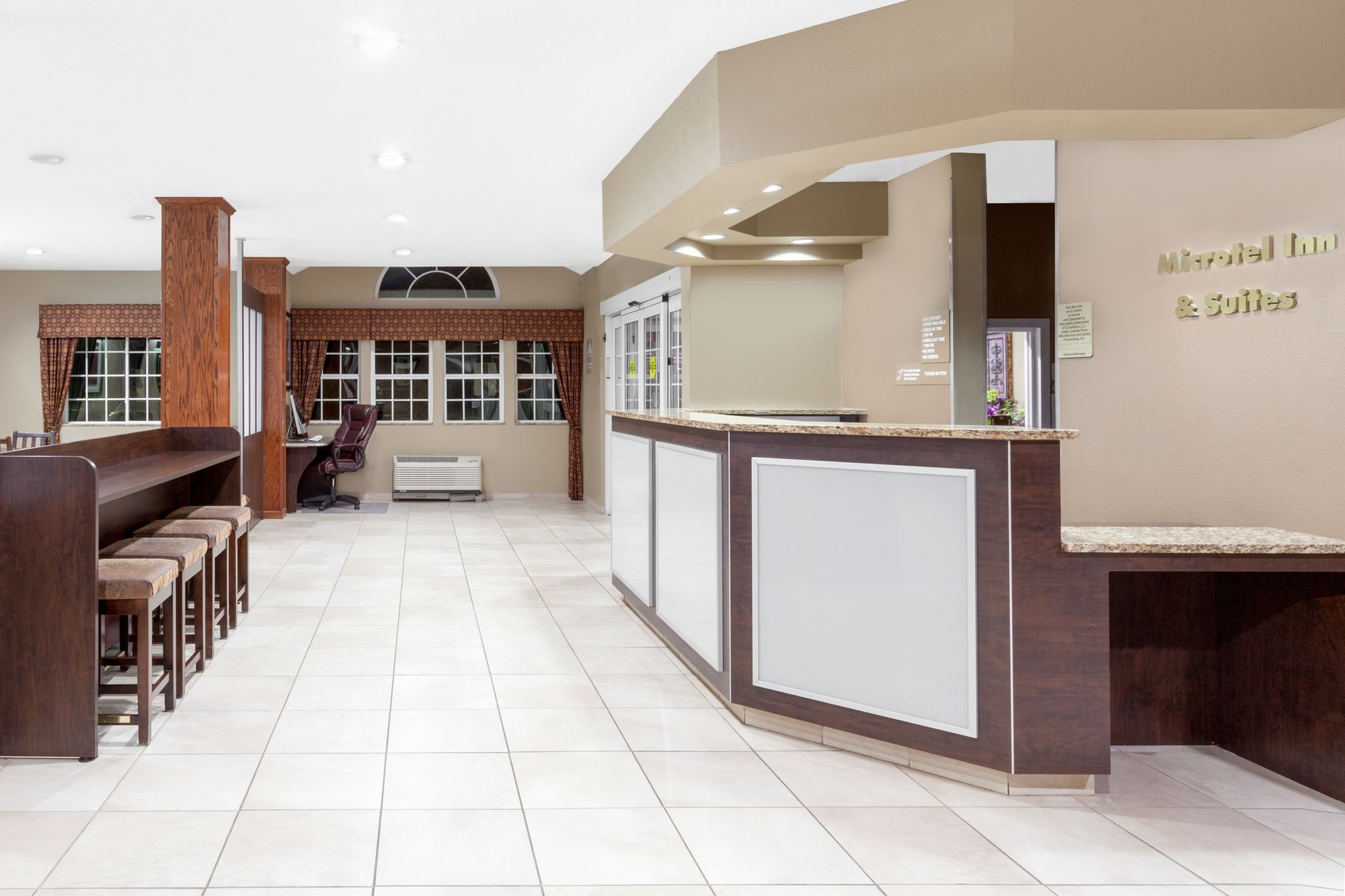 Фото Microtel Inn & Suites by Wyndham Columbia/At Fort Jackson