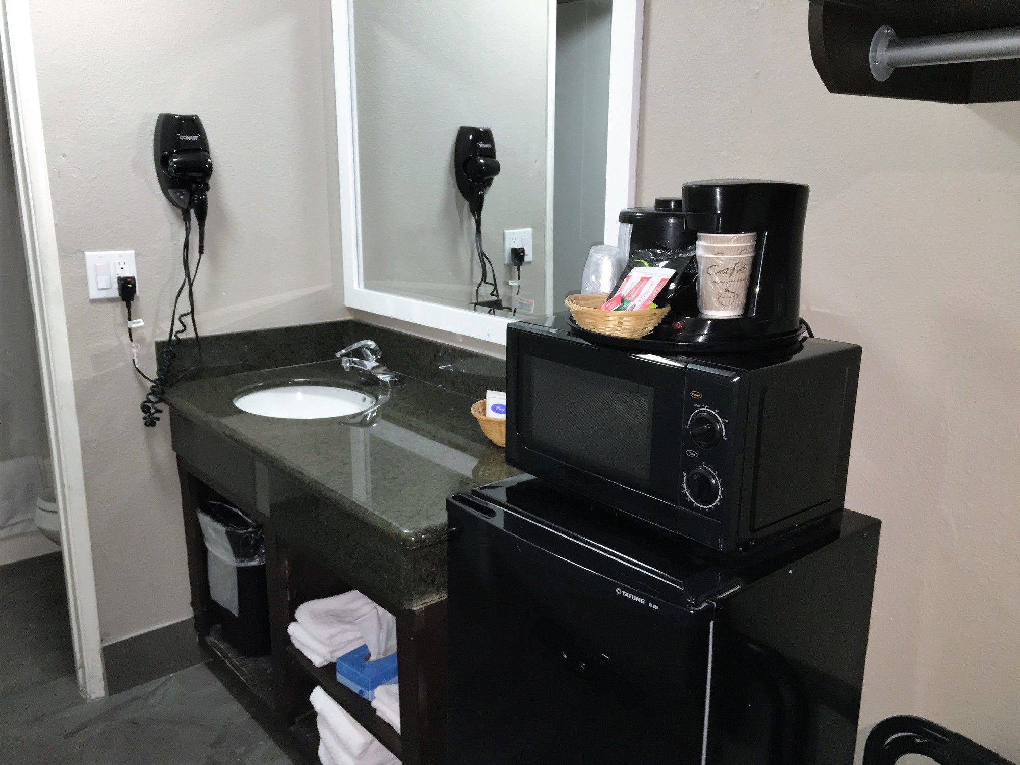 Фото Hawthorne Plaza Inn